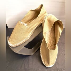 NWOT Artesania Traditional Espadrilles